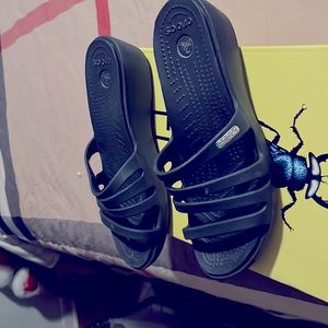 Crocs sandal wedge cushioned heel